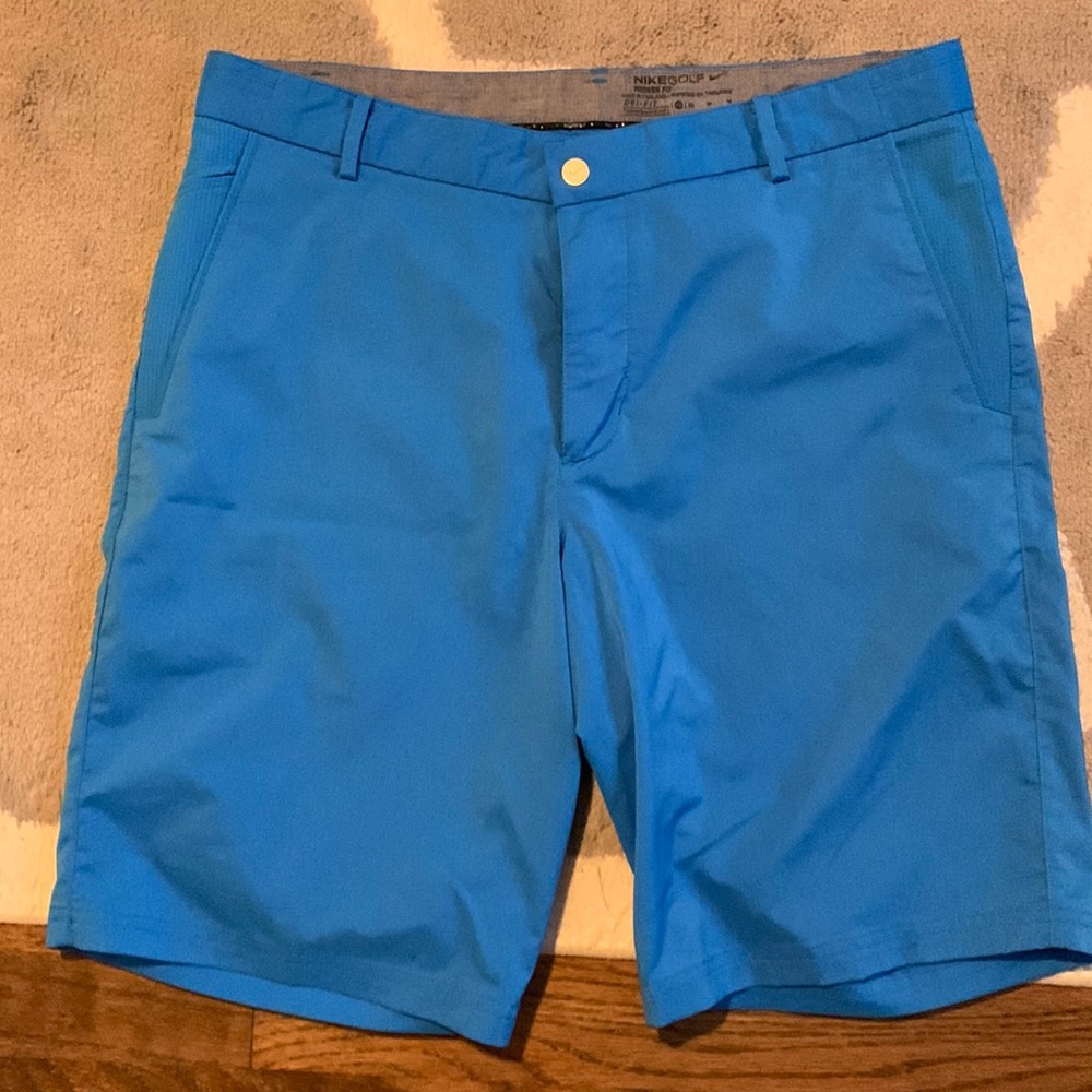 Nike golf shorts size 32